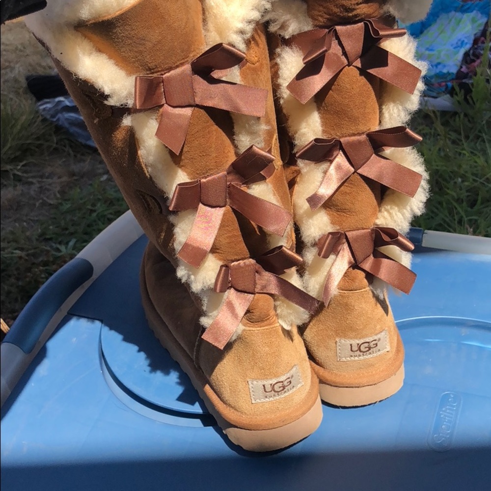 tan bow ugg boots